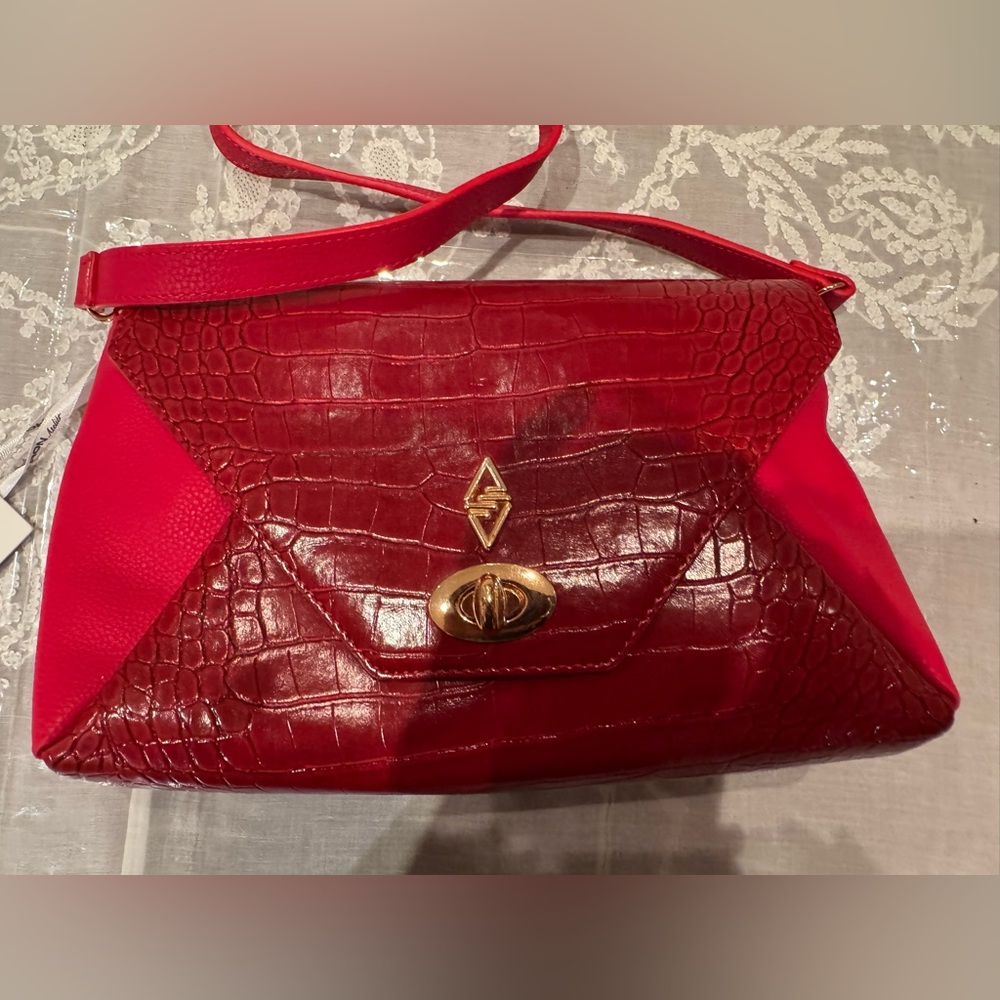 ❤️ NWT STYLISH RED 100% LEATHER BAG